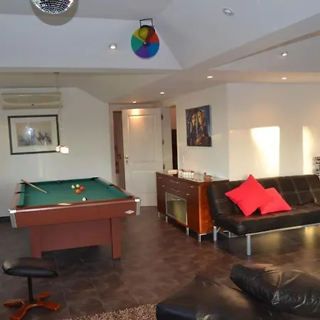 فيلة At In A Private Condominium *