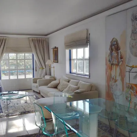 فيلة At In A Private Condominium